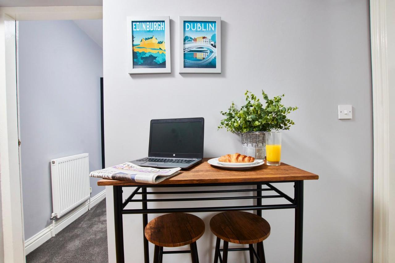 Delven House, Apartment 5 - Self Check-In, Self-Catering Serviced Apartment For East Midlands Airport Касъл Донингтън Екстериор снимка